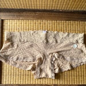 GAP: Lace Trim Polka Dot Tan Ultra Low Rise Boy Short Style Panties- Sz L NWT